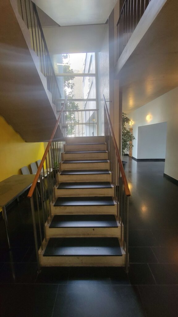 Escalier principal du CUP2