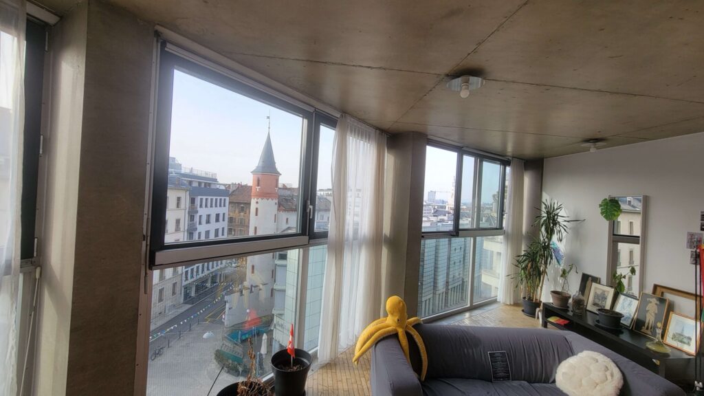 Séjour d’un appartement avec vue sur Genève