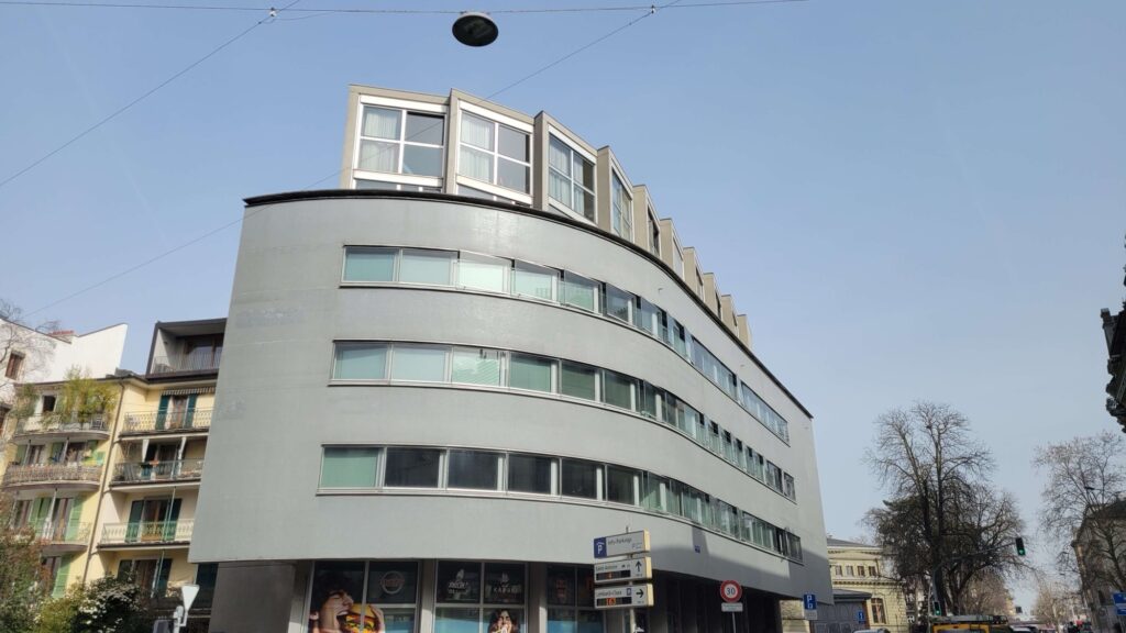 Le bâtiment du CUP2 vu depuis la rue